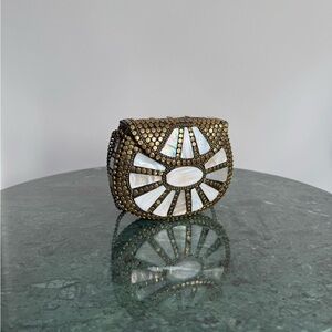 QUEEN OF PEARL Clutch